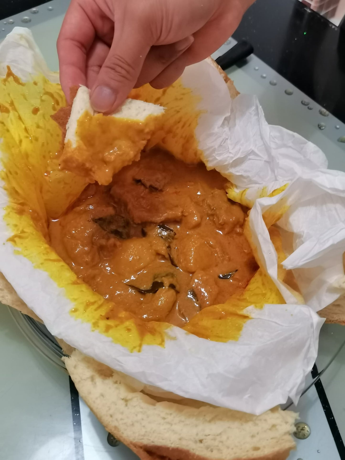 Curry chicken with bread
